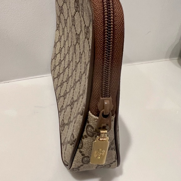 Vintage Gucci clutch . - Picture 2 of 6